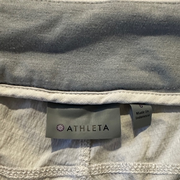 Athleta Light Grey Trekkie Cargo Shorts Size 6 - Picture 4 of 6
